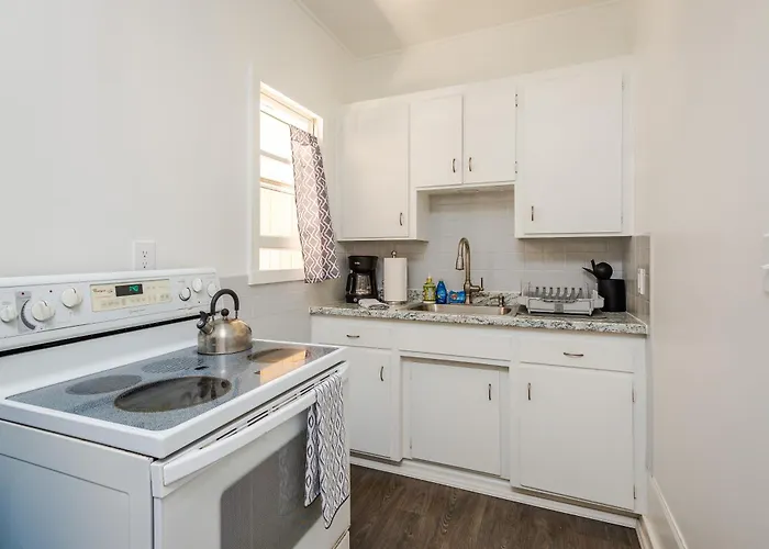 Solvang Bungalow B