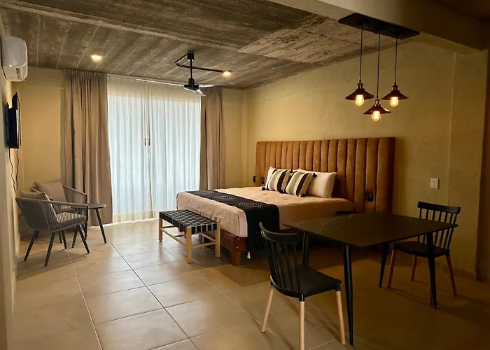 Lolitas Suites 303