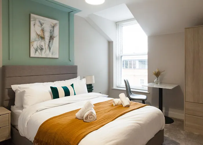 Central Leeds Apartments Near Station - 1 To 3 Bedroom Options - Sleeps 1 To 6
