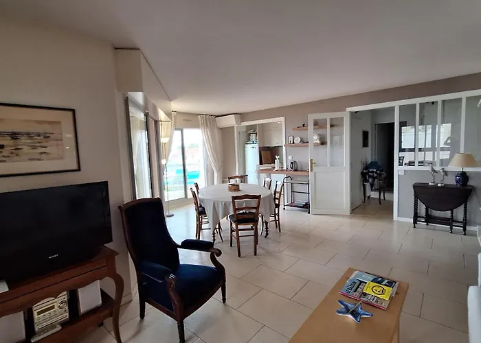 Vaste Appartement Avec Vue Sur Le Port De Plaisance