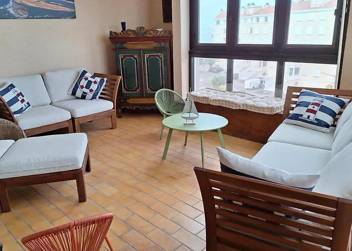 Vaste Appartement Avec Vue Sur Le Port De Plaisance