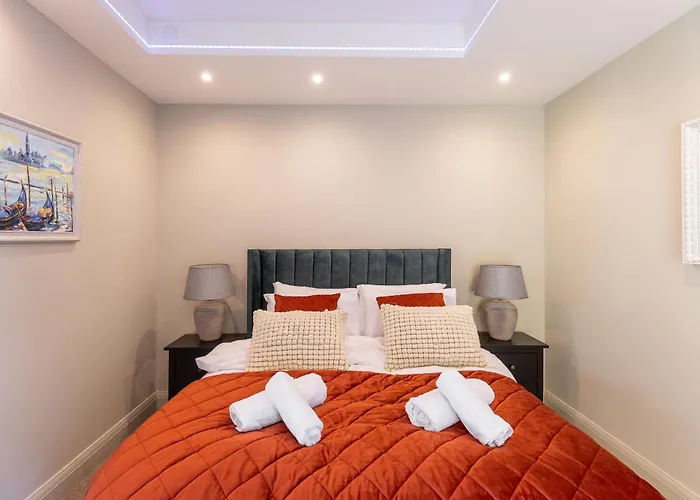 Apartment In Guildford With Parking