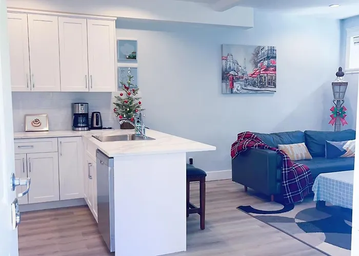 Ground Level Two Bedrooms Suite Near Lake And Golf Course