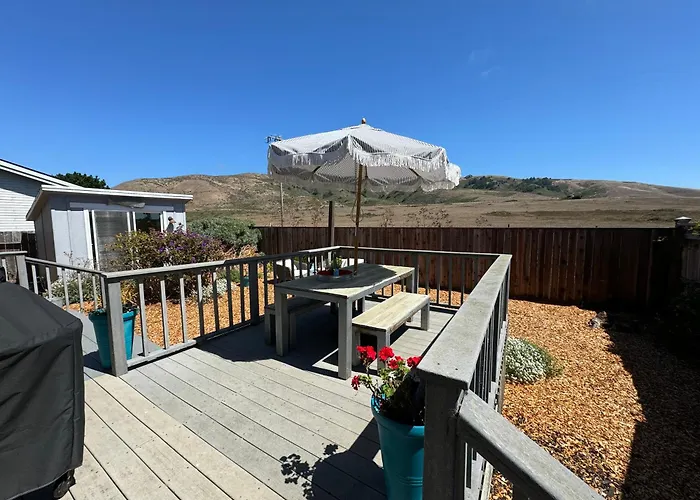 Ocean And Sunset Views - Cliff Side Cottage