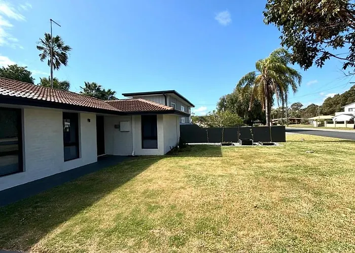 Versatile Summer Beach House Or Cosy Winter Retreat!