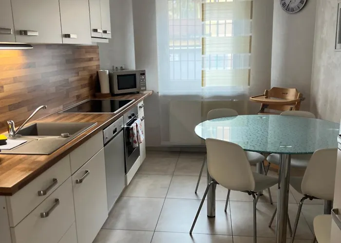 City Home- Business Apartment, Private Parking Free