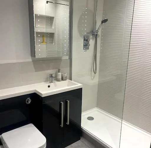 2 Bedroom Flat Bracknell Free Parking
