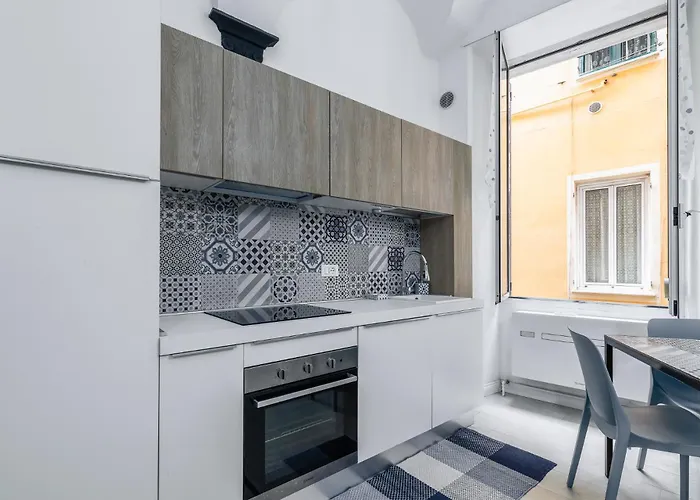 La Suite Del Monaco Marinaio