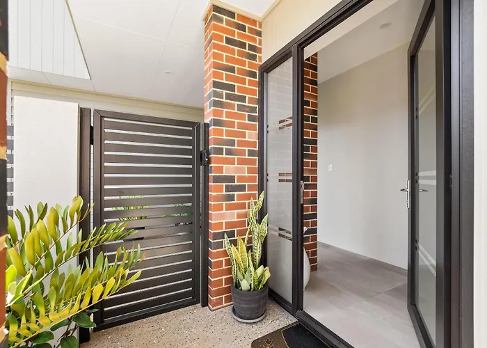 Villa Dante - Walk To Town - Brand New Town House