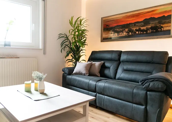 Apartment Am Rande Der City In Gartenlage, Highspeed Wlan, 140Cm Doppelbett