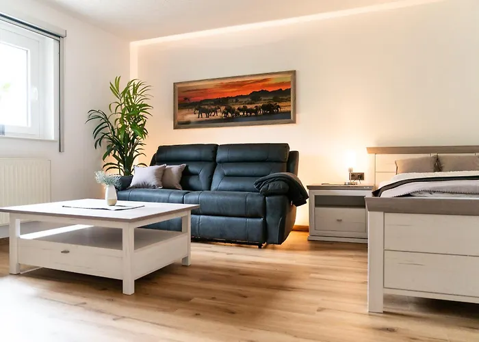 Apartment Am Rande Der City In Gartenlage, Highspeed Wlan, 140Cm Doppelbett