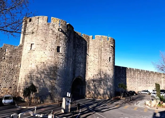 Lesehan Appartement Aigues Mortes Vue Remparts