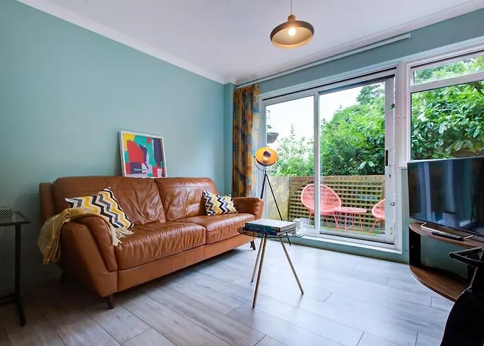 Garden Flat With Parking 15 Min Walk To Shortlands Station
