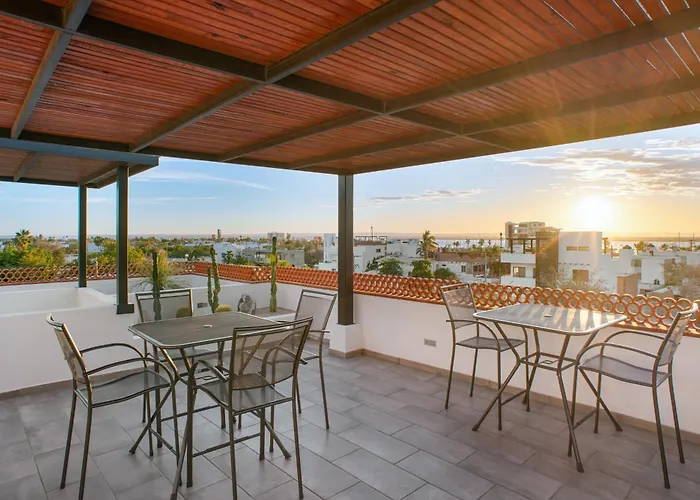 Pineda Suite #102 Two Blocks From The Malecon