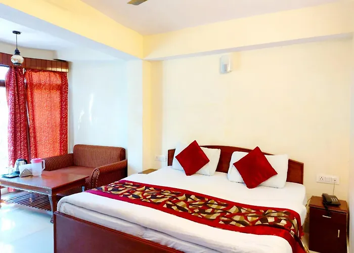Goroomgo Gp Lake View Mall Road Nainital - Prime Location & Luxury Room - Excellent Customer Service Awarded