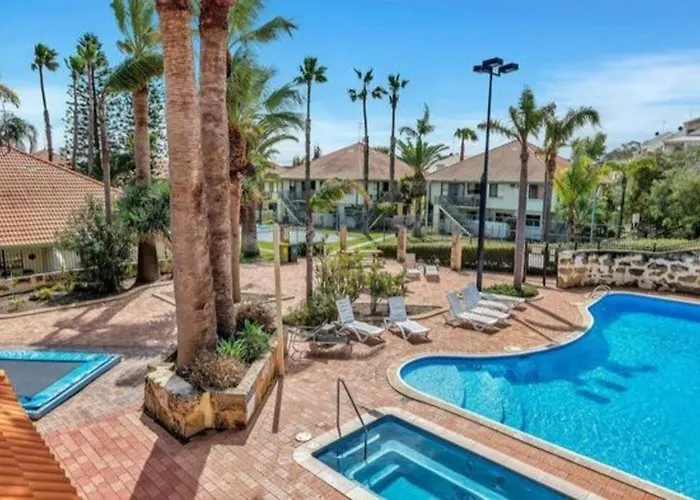 Loft Villa Pool Spa & Beach Sleeps Six!