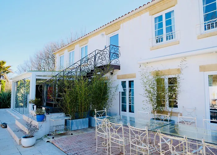 La Villa Du Bau Reddoun ,Piscine ,Jardin , Jolie Vue Sur Callian, Calme Et Serenite