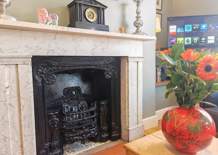 Historic Winchester Apartment