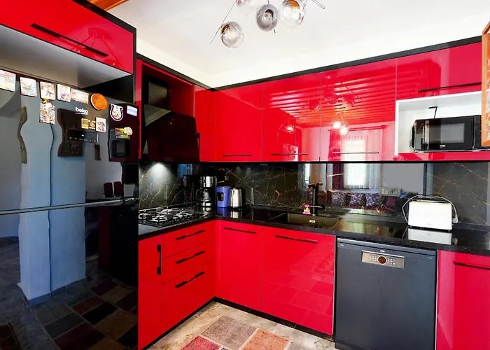 Villa Misli - Red/ Green