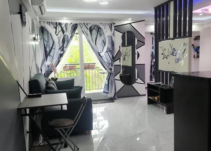Condo Azur Suites B316 Near Airport, Netflix, Stylish, Cozy With Swimming Pool