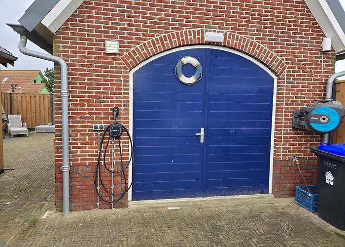 Strandhuisje Achter De Duinen.
