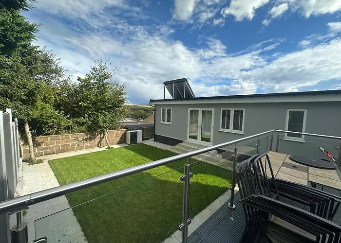 Private Holiday Home, Great Location
