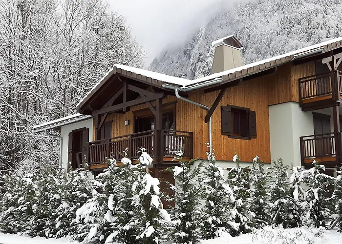 Samoens, New Apartment, 3 Bedrooms, 6 Persons, Close To Village Centre And Skibus