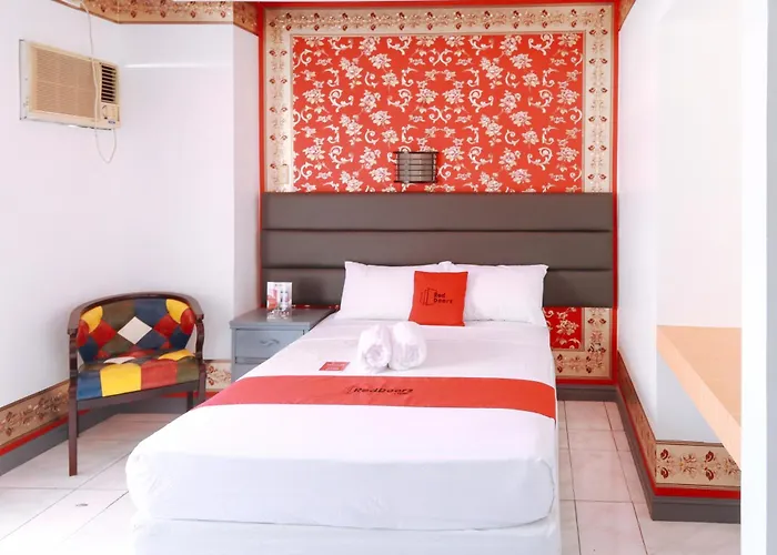 Reddoorz Plus @ Castle Chateau Iloilo