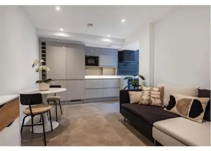 Richmond Maisonette 3 Bed, 2 Bath & Garden Terrace