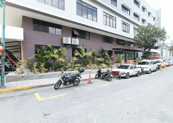 Reddoorz Plus At Evangelista Street Makati