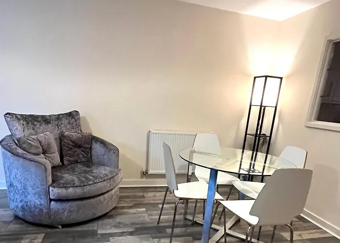 Spacious Two Bedrooms Apartment For Business And Holiday