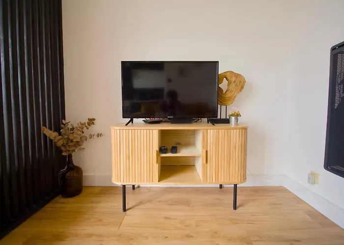 La Duche - Appartement Neuf Central, Calme, Vue Sur Les Toits De Cherbourg Et Parking, Intendance Luxury Host