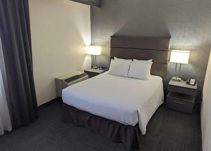 Best Western Plus Toronto Airport Hotel