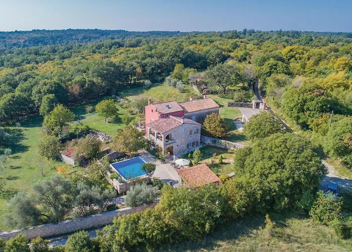 Beautiful Home In Rakalj