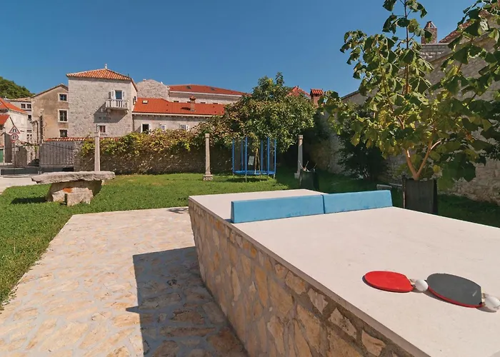 Holiday Home Pucisca Gospe Lurdske