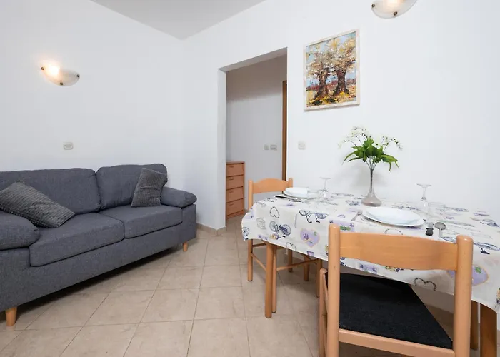 Lovely Apartment In Banjole With Wifi