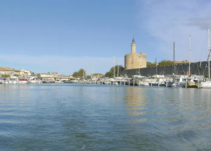 Cozy Home In Aigues-Mortes With House Sea View