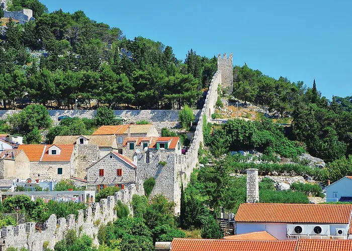 1 Bedroom Beautiful Apartment In Vrboska