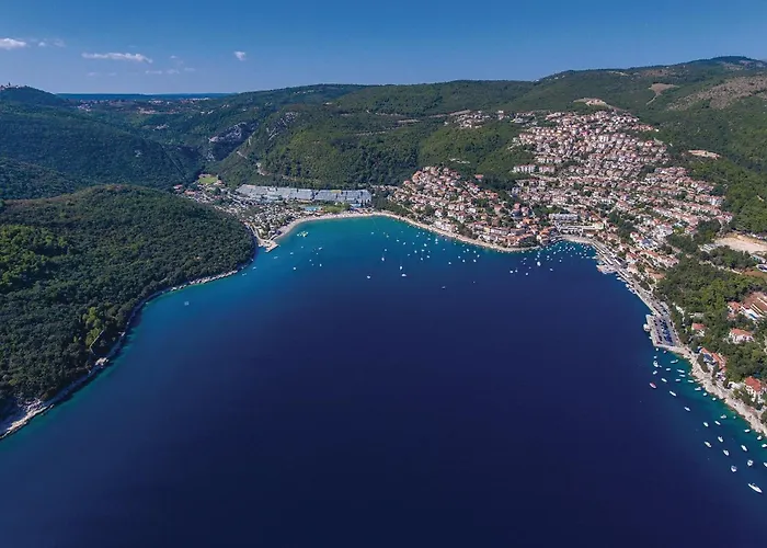 1 Bedroom Nice Apartment In Rabac