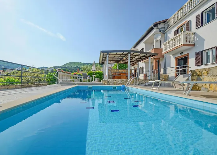 4 Bedroom Beautiful Home In Rabac