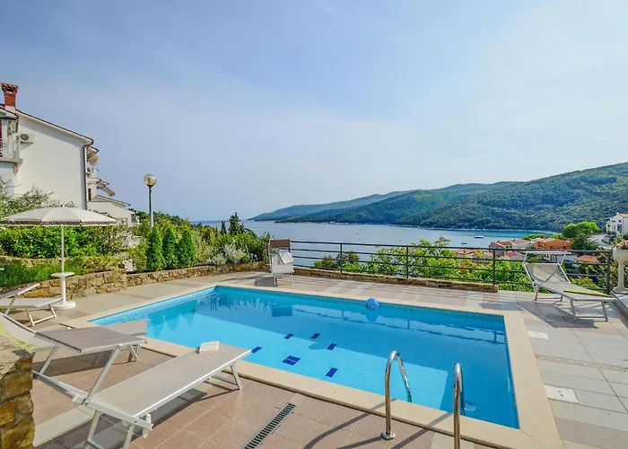 4 Bedroom Beautiful Home In Rabac