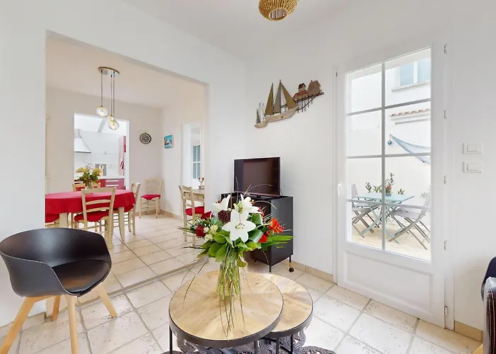 2 Bedroom Gorgeous Home In Royan