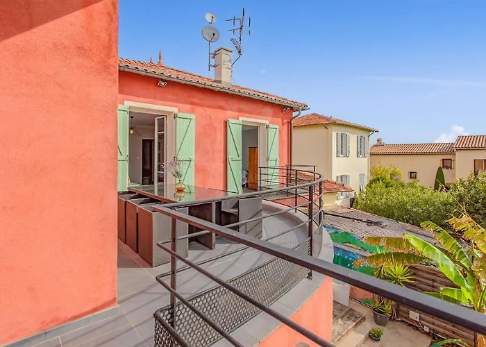 Beach Front Home In Saint-Laurent-Du-Var