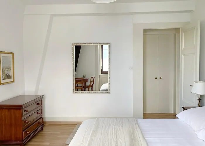 Montreux Riviera Suite Waterfront 3 Bedrooms Private Parking