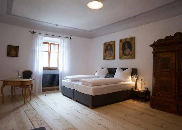 Hotel & Gourmetwirtshaus Kirchenwirt Seit 1326