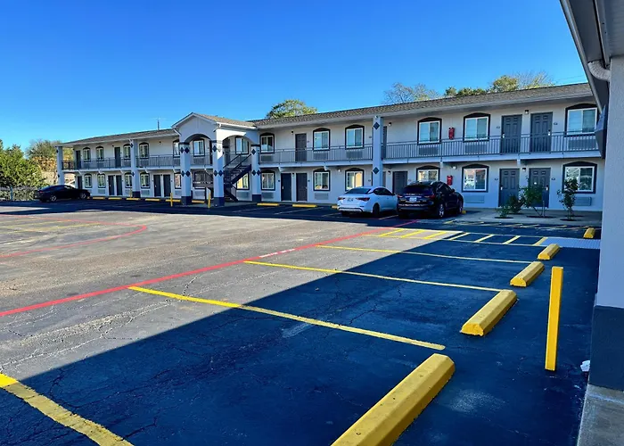 Continental Inn And Suites Nacogdoches Tx Sfa University Downtown
