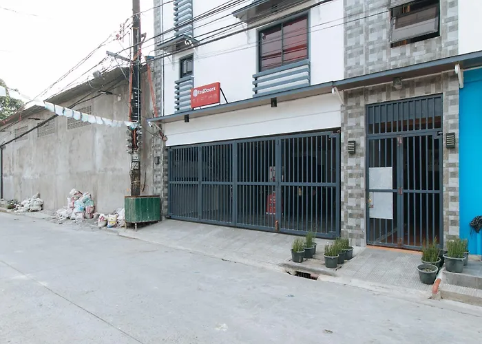 Reddoorz Near Christ The King Medical Center