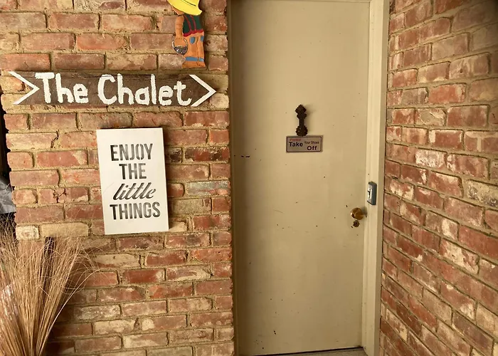 The Chalet Bed And Breakfast-Peace And Quiet In The Country 12 Minutes From City