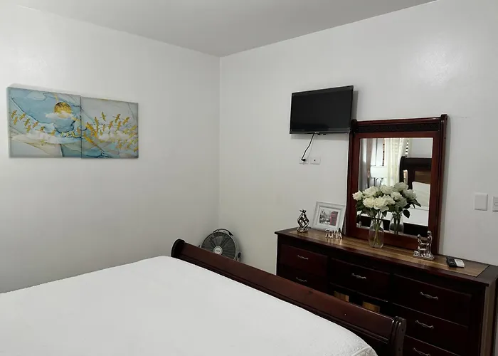 Paramount 3-Bedroom Apartment With Parking
