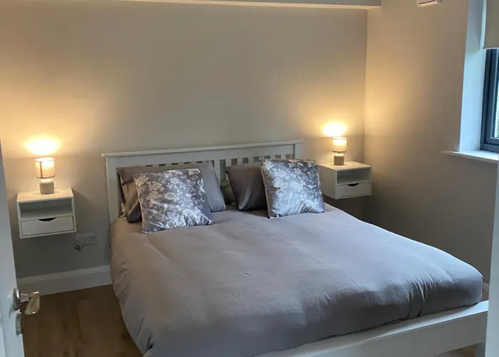2 Kingsize Bedrooms At Castle View House